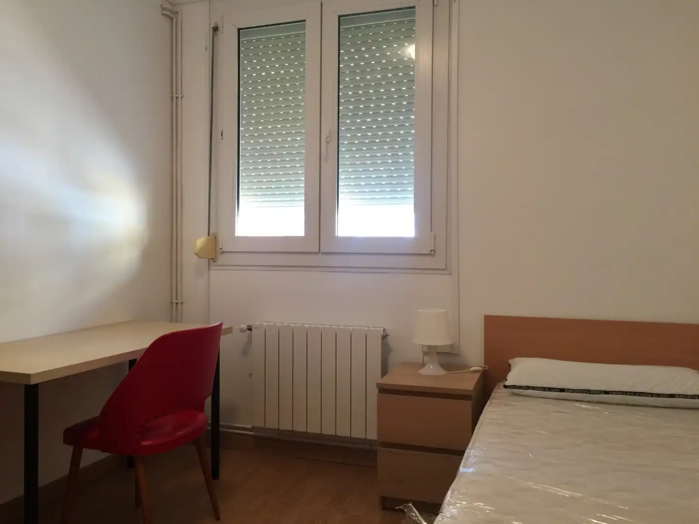 Dormitori de Apartament de lloguer en Girona amb Calefacció, Moblat i TV