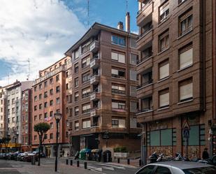Vista exterior de Pis en venda en Bilbao  amb Calefacció, Traster i Moblat