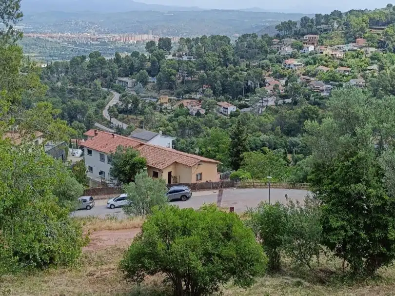 Casa bifamiliare con giardino in affitto a Avinguda de Pau Casals 24