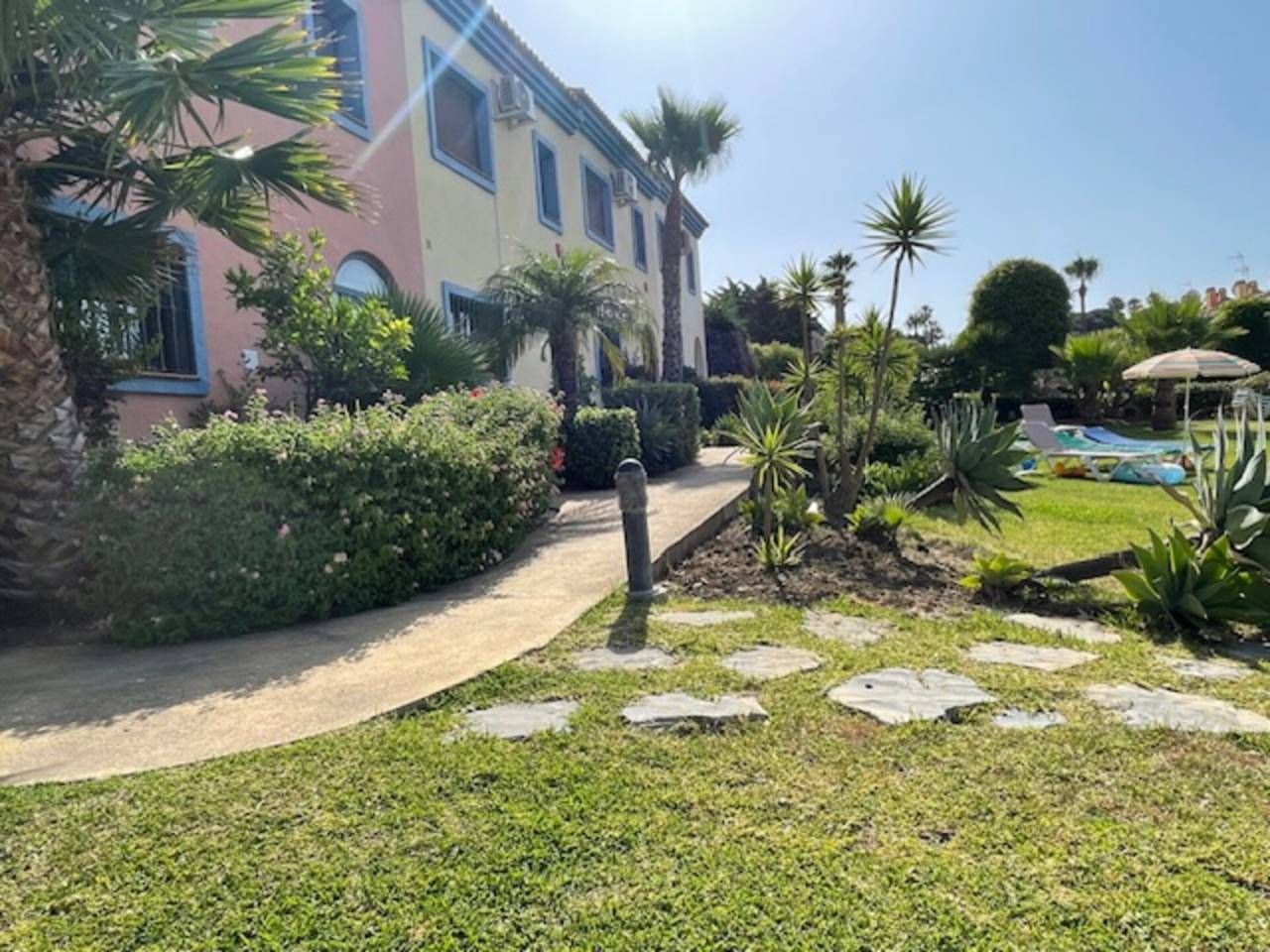 Jardí de Casa o xalet en venda en Manilva amb Aire condicionat, Calefacció i Jardí privat