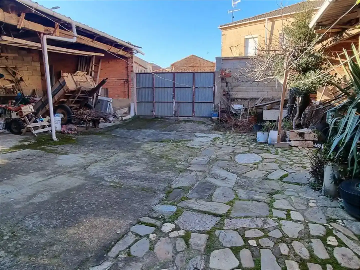 Casa adosada en venda en Destriana