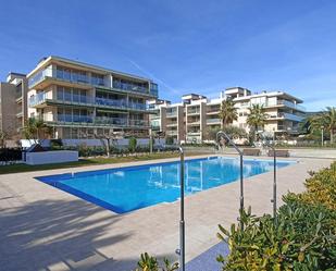 Piscina de Apartament en venda en Benicasim / Benicàssim amb Aire condicionat, Calefacció i Jardí privat