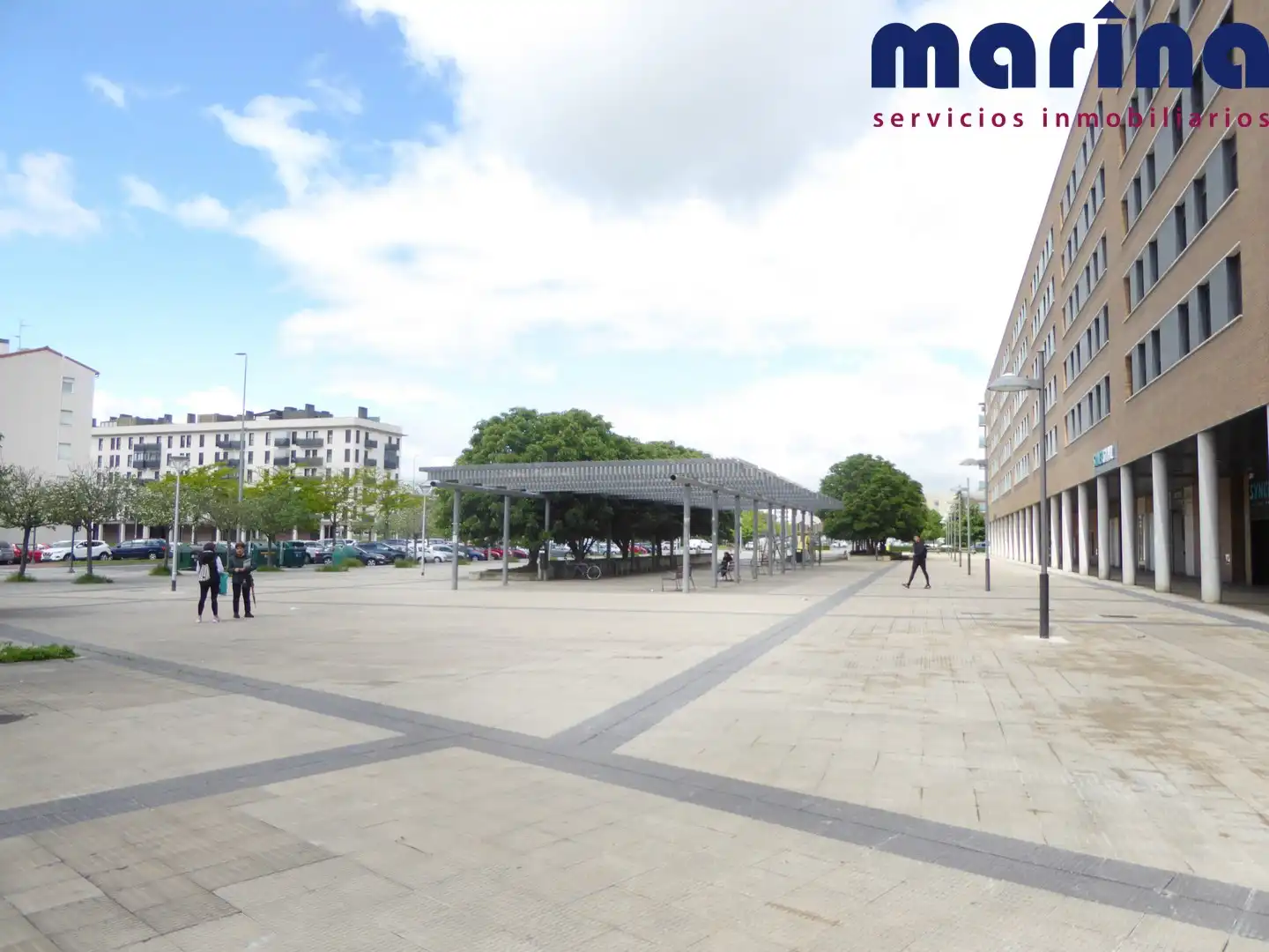Vista exterior de Local en venda en  Pamplona / Iruña amb Calefacció, Terrassa i Moblat