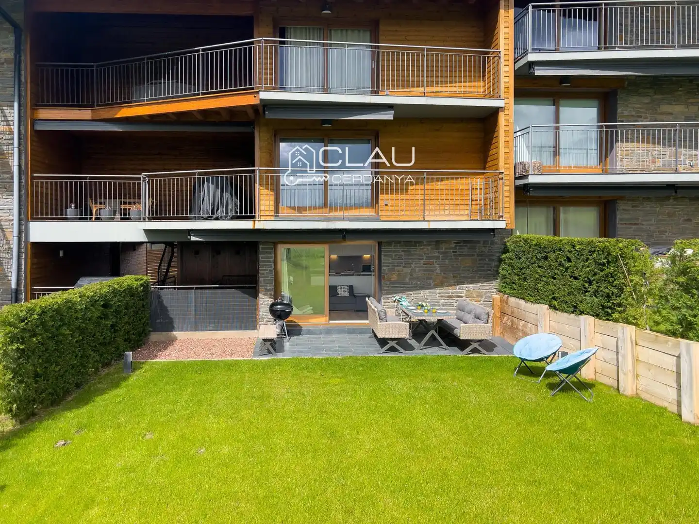Terraza de Piso en venta en Sainte - Léocadie con Calefacción, Jardín privado y Parquet