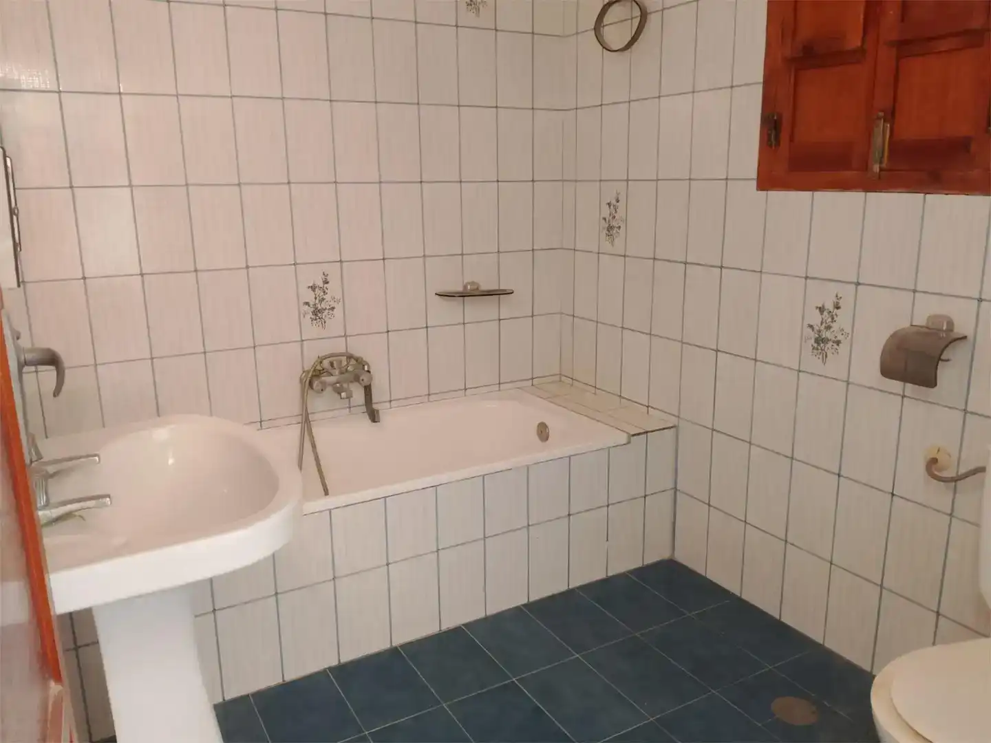 Bany de Pis en venda en Cuevas Bajas amb Moblat i Balcó