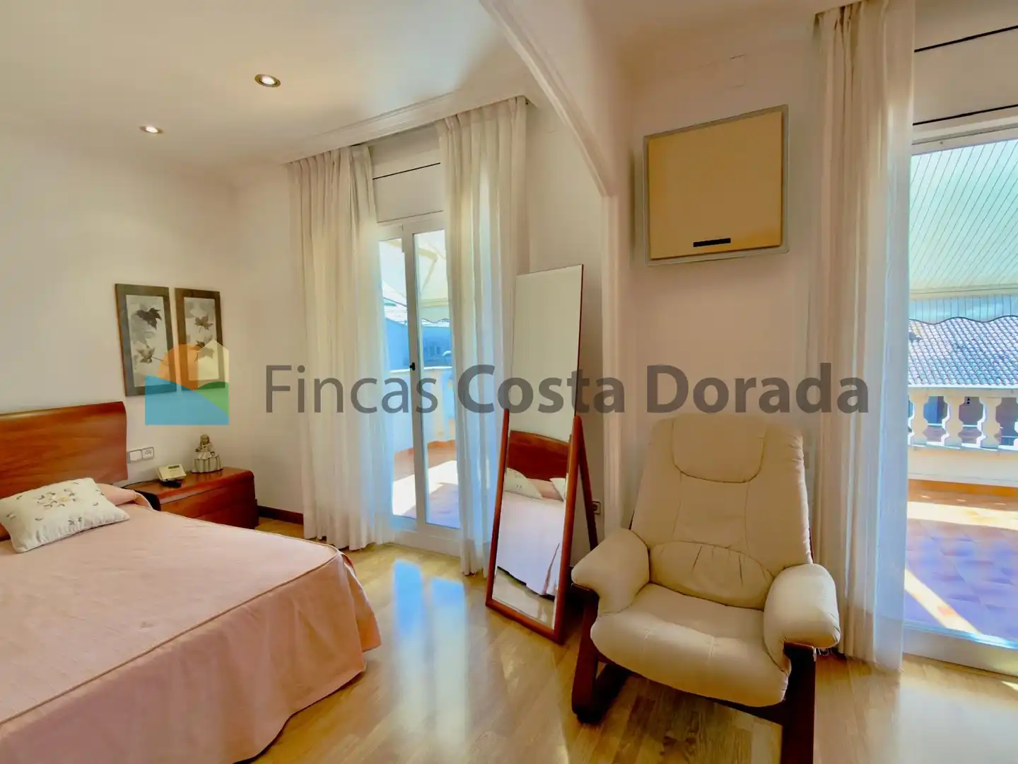 Exterior view of Houses for sale in Cubelles  with Air Conditioner, Private garden and Parquet flooring
