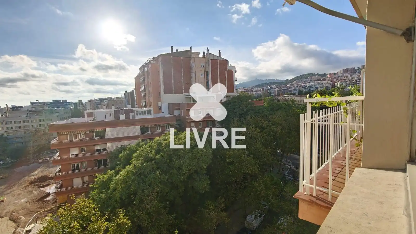 Vista exterior de Piso en venta en Barcelona con Calefacción y Balcón