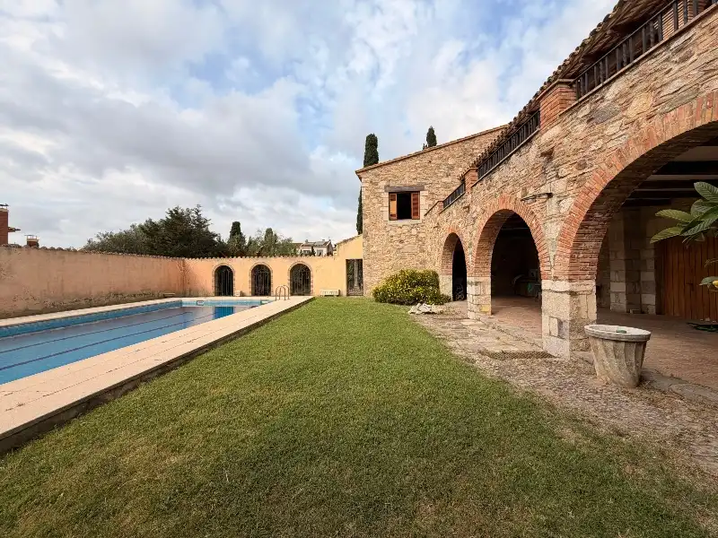 Casa con terraza en venta en Carrer de Figueres, imagen 8
