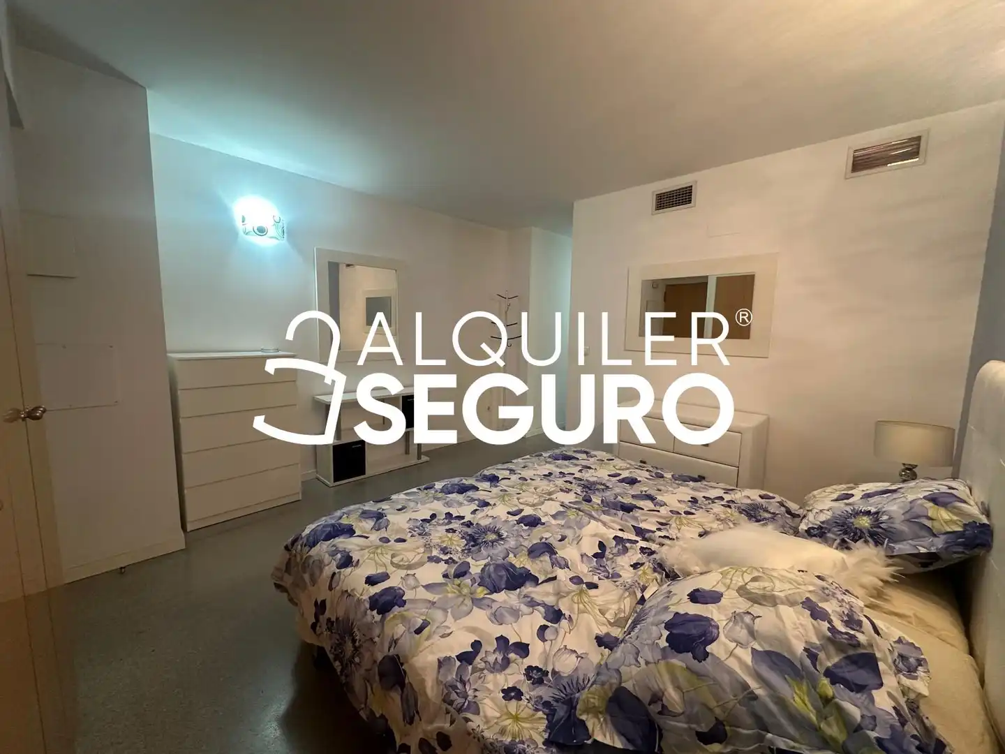 Habitación de Piso de alquiler en  Valencia Capital con Aire acondicionado, Calefacción y Amueblado