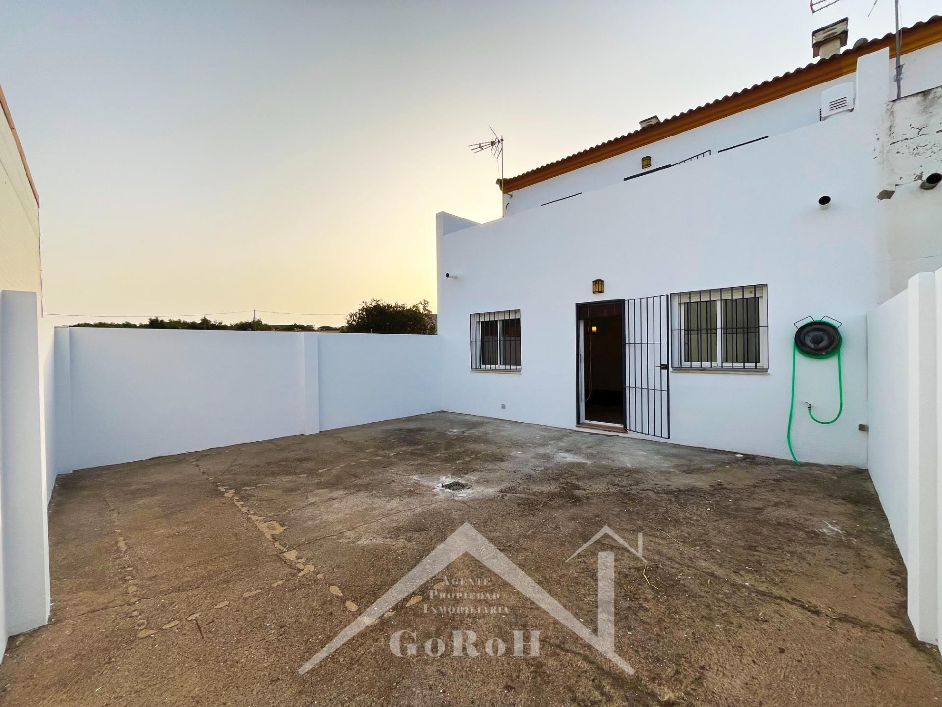 Exterior view of Single-family semi-detached for sale in Castilblanco de los Arroyos  with Terrace and Balcony