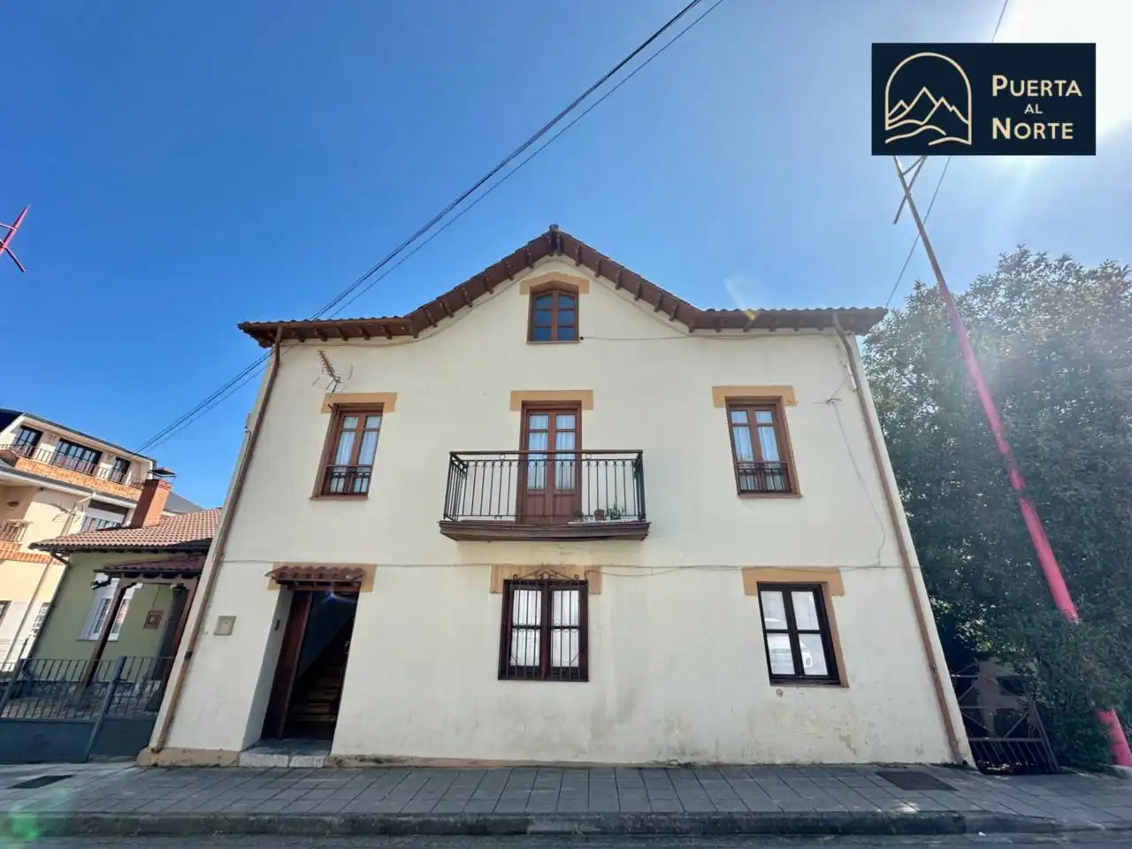 Vista exterior de Casa o xalet en venda en Medio Cudeyo amb Calefacció i Terrassa