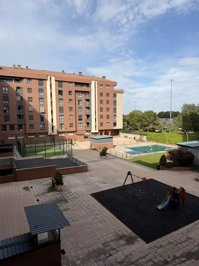 Vista exterior de Piso en venta en  Logroño con Calefacción, Parquet y Trastero