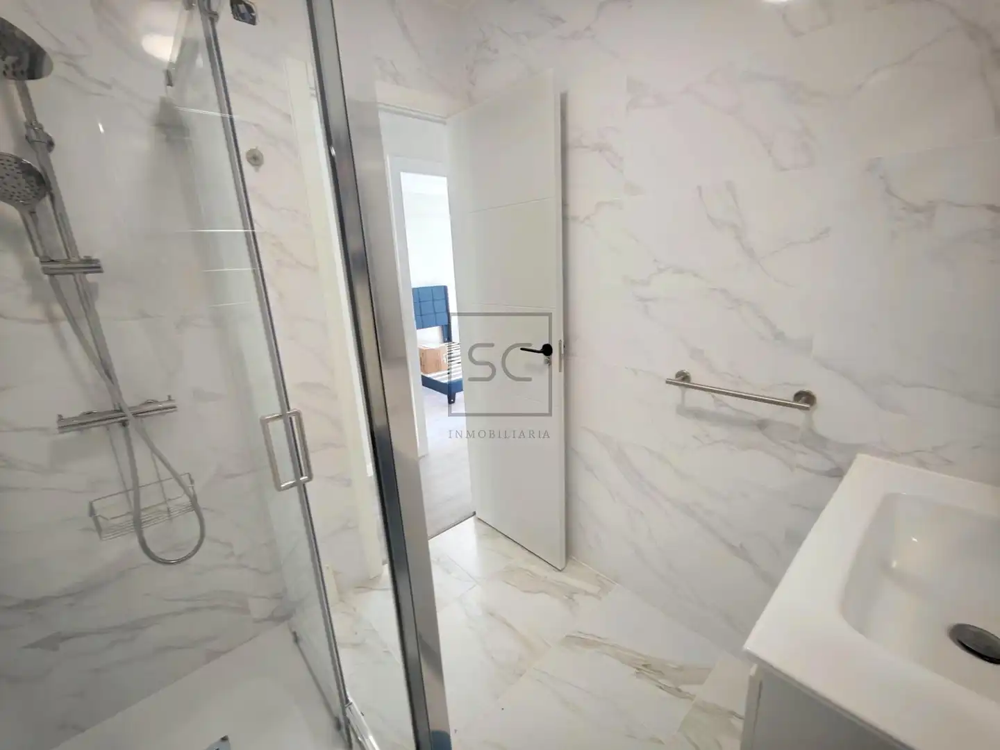 Baño de Piso en venta en Ferrol con Terraza y Amueblado