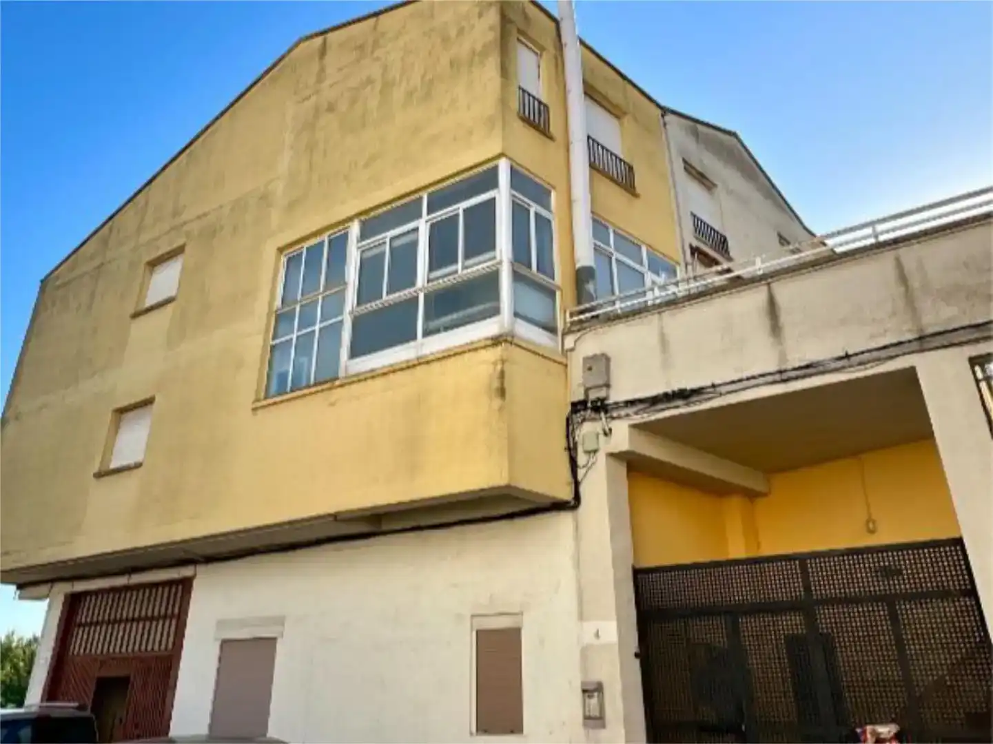 Vista exterior de Casa adosada en venda en Alberite