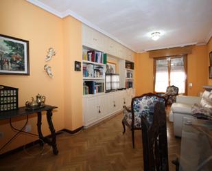 Living room of Flat to rent in Valladolid Capital  with Parquet flooring, Furnished and Oven