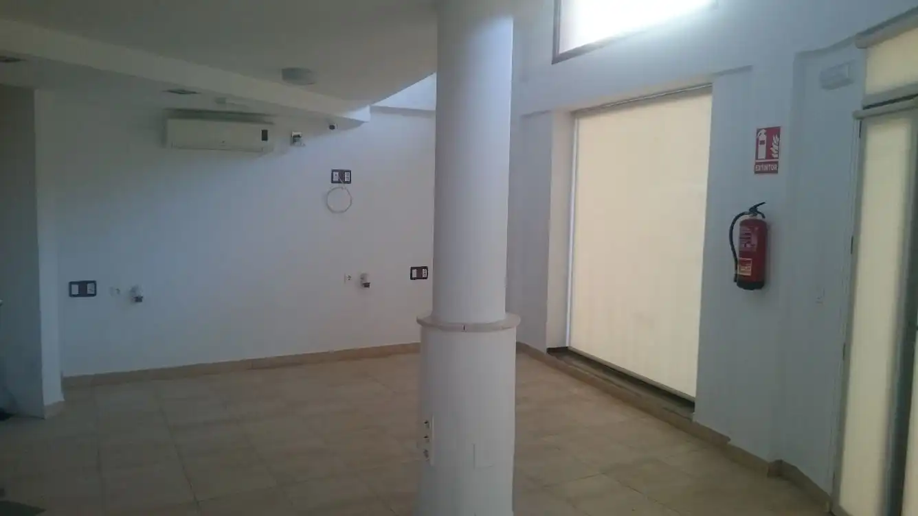 Local comercial en alquiler en Calle Carlos Ramírez de Arellano 19, imagen 2