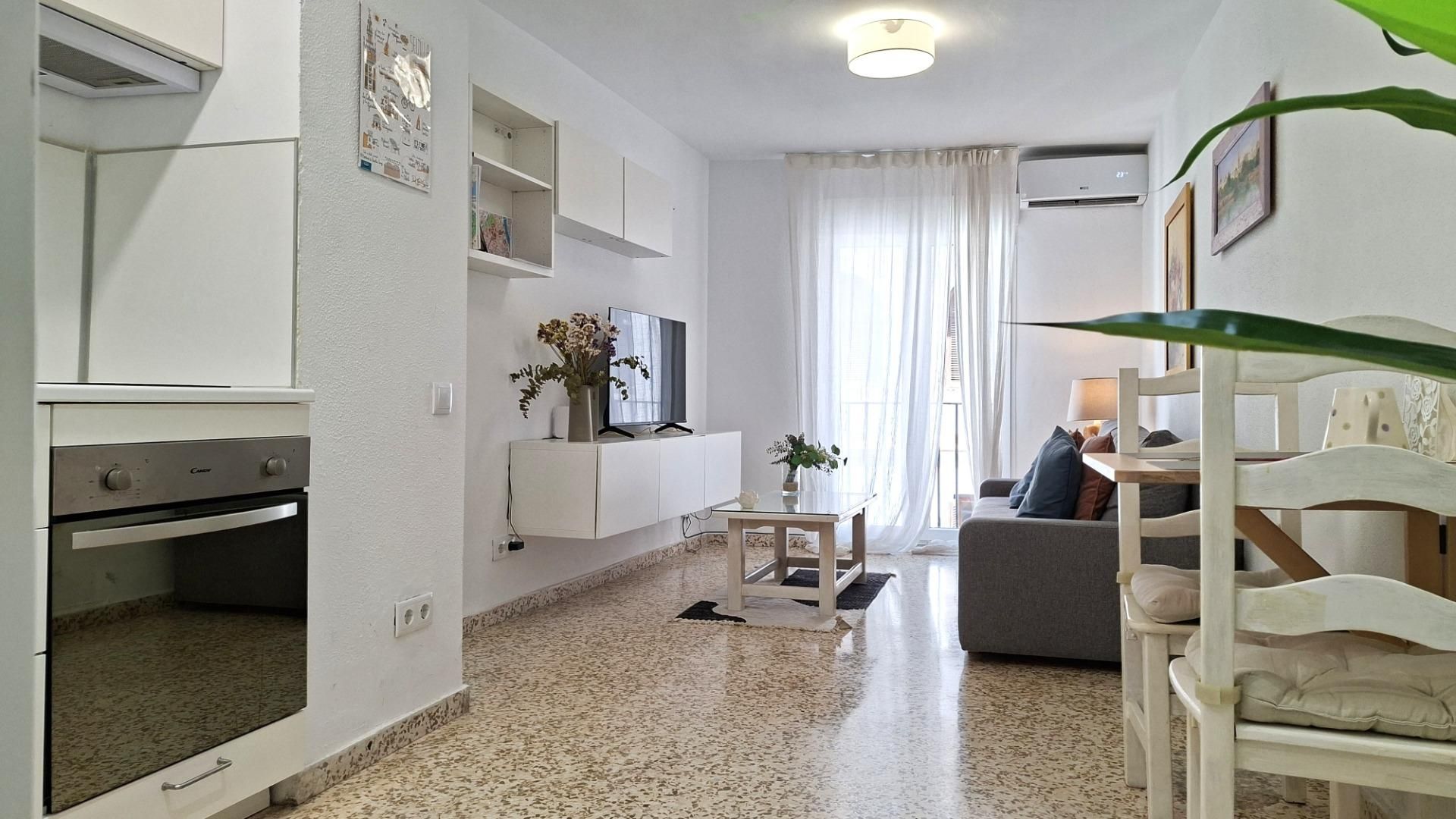 Sala d'estar de Dúplex en venda en  Sevilla Capital amb Aire condicionat i Balcó