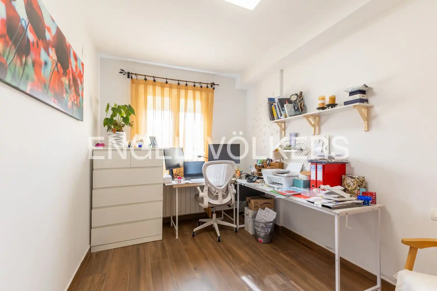 Houses for sale in Requena  with Air Conditioner, Heating and Storage room
