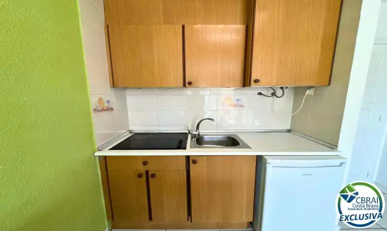 Cuina de Apartament en venda en Roses amb Calefacció i Moblat