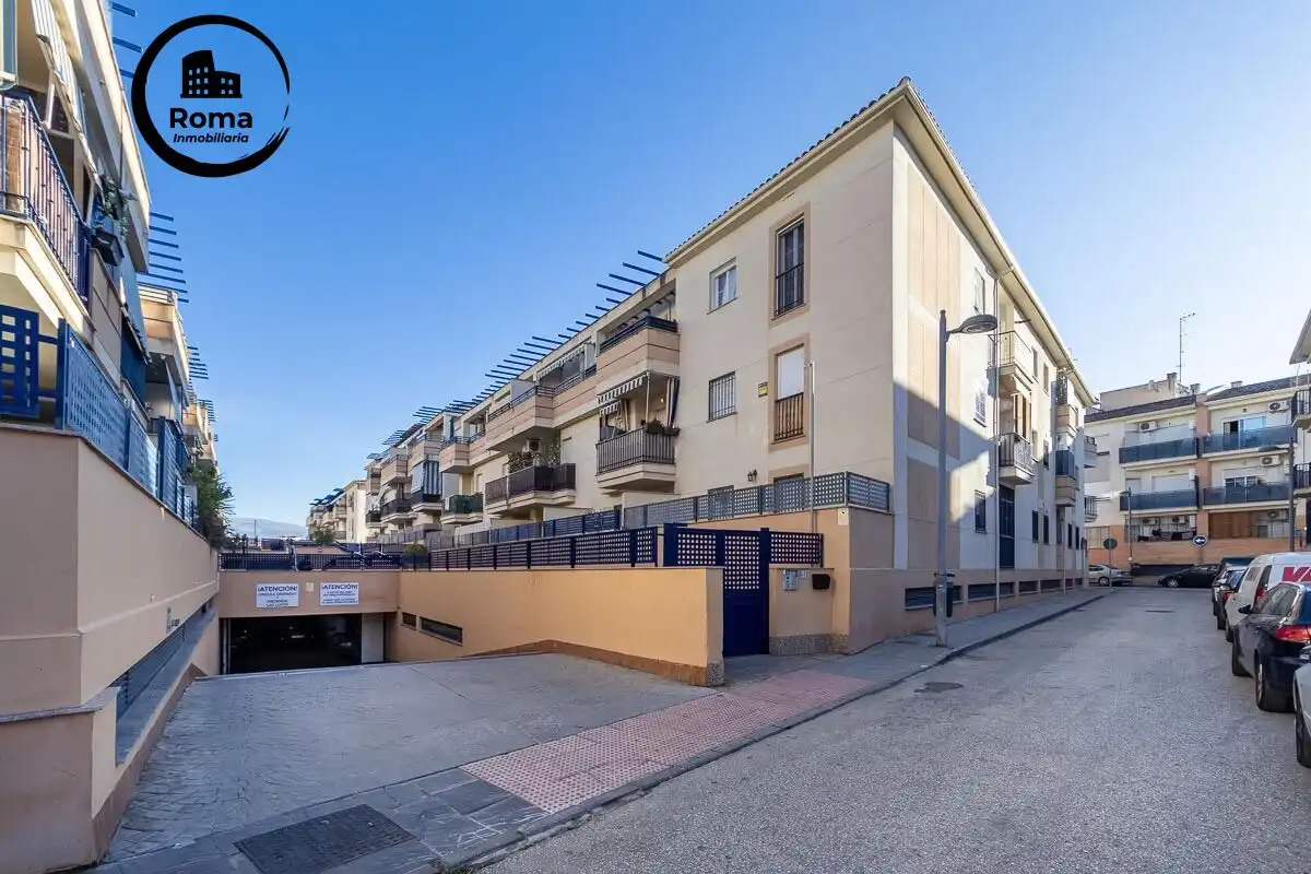 Vista exterior de Piso en venta en Las Gabias con Aire acondicionado, Balcón y Piscina comunitaria