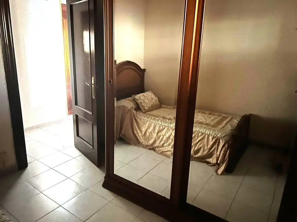 Dormitori de Apartament en venda en Zaragoza amb Forn i Rentadora