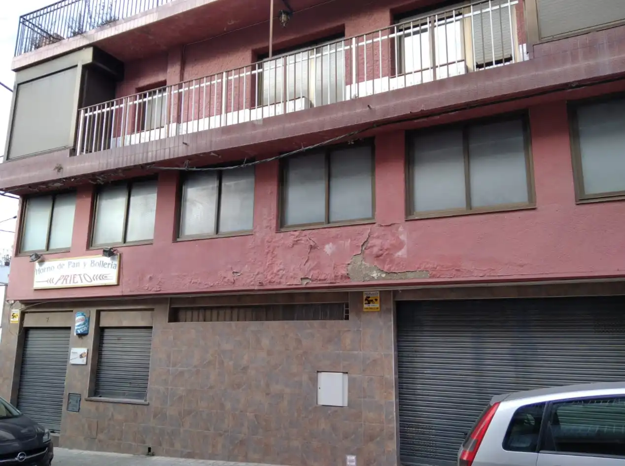 Vista exterior de Edificio en venta en Sabadell