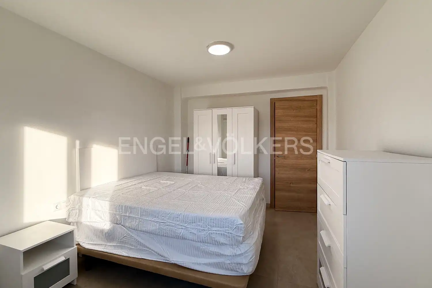 Schlafzimmer von Wohnung zur Miete in Valencia mit Klimaanlage, Heizung und Möbliert