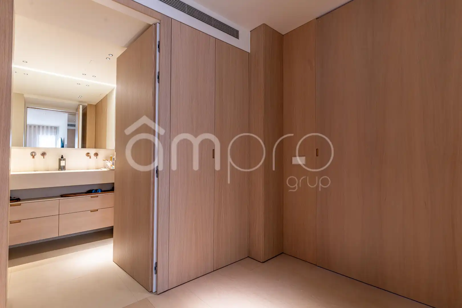 Schlafzimmer von Wohnung zum Verkauf in Salou mit Klimaanlage, Heizung und Terrasse
