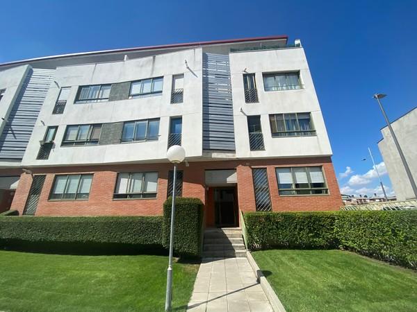 Foto 1 de Piso en venta en Laguna, Cistérniga, Valladolid