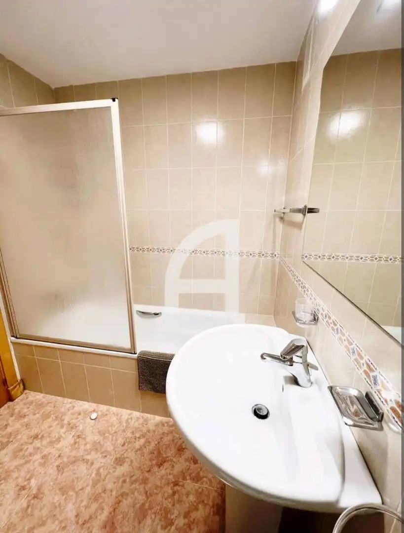 Bany de Pis en venda en Fuengirola amb Aire condicionat, Calefacció i Terrassa