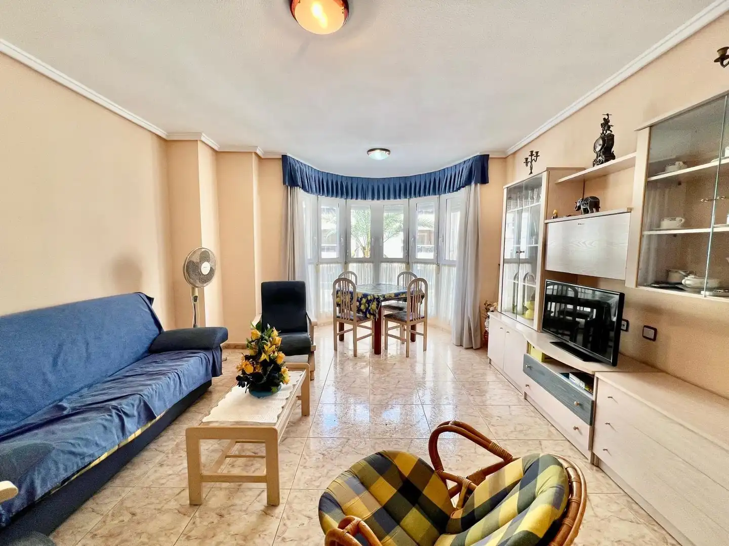 Wohnzimmer von Wohnungen zum Verkauf in Torrevieja mit Klimaanlage, Heizung und Möbliert