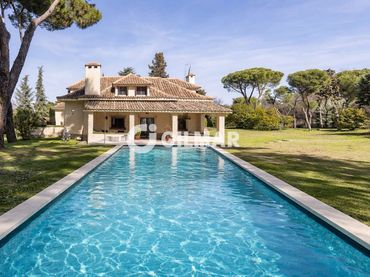 Villa mit Pool zum Verkauf in Somosaguas