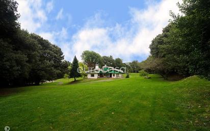 Jardí de Casa o xalet en venda en Marina de Cudeyo amb Piscina