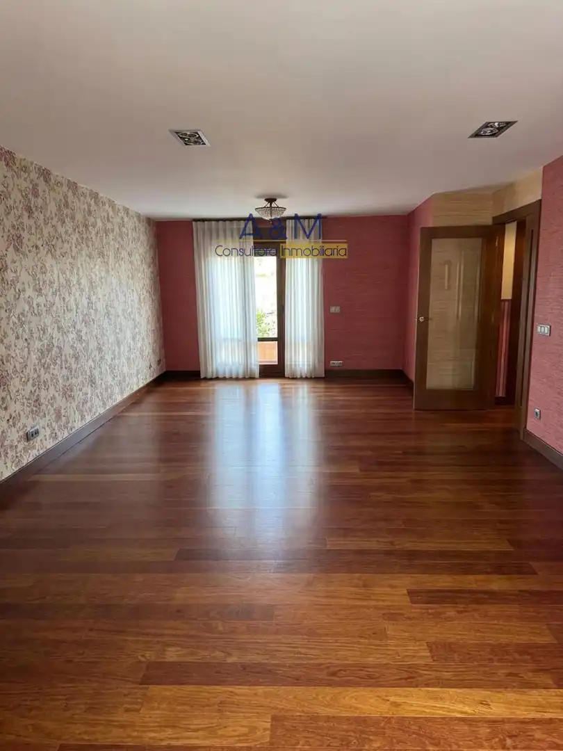 Sala d'estar de Àtic en venda en Tordesillas amb Aire condicionat, Calefacció i Parquet
