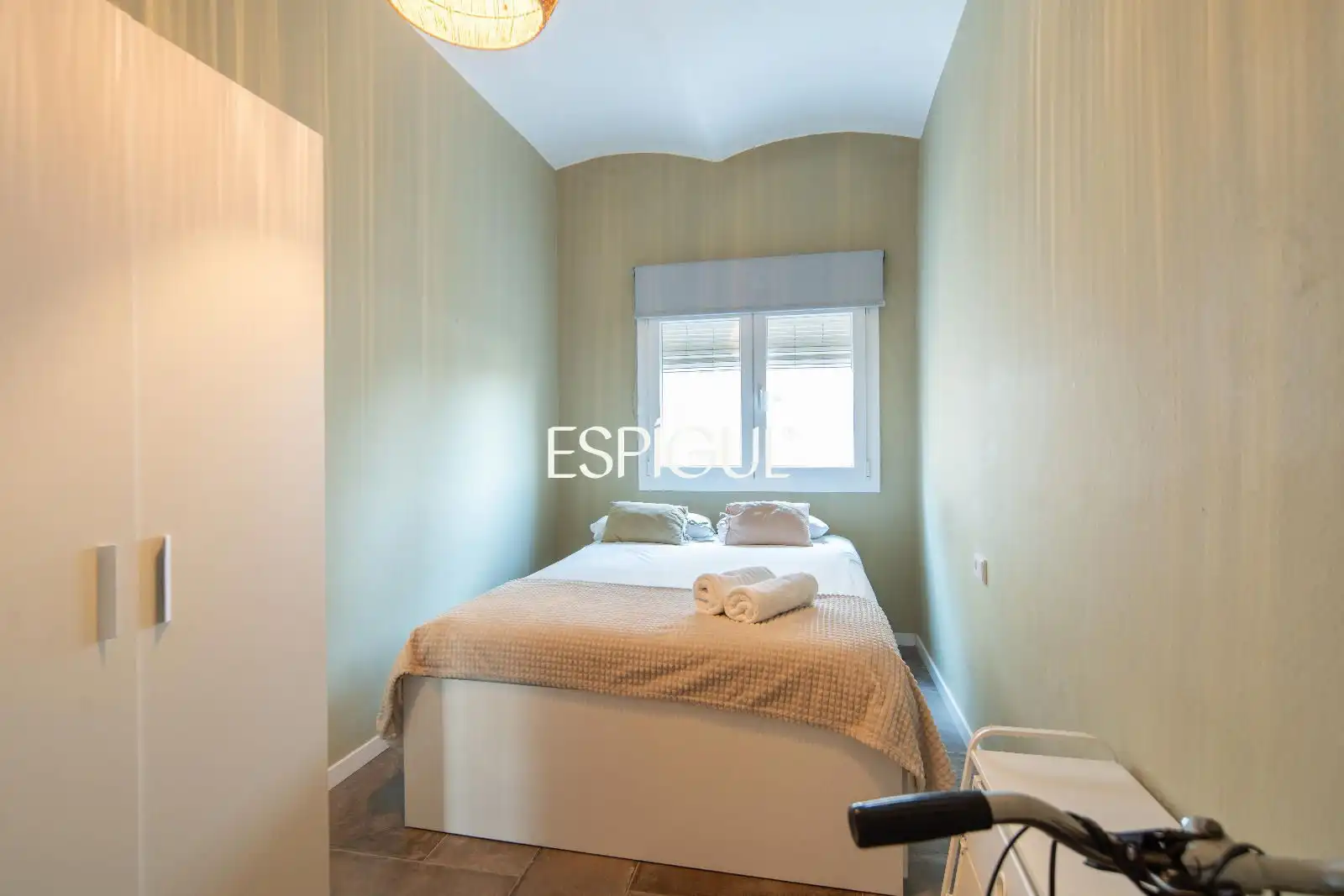 Schlafzimmer von Wohnung zum Verkauf in Girona mit Klimaanlage, Heizung und Terrasse