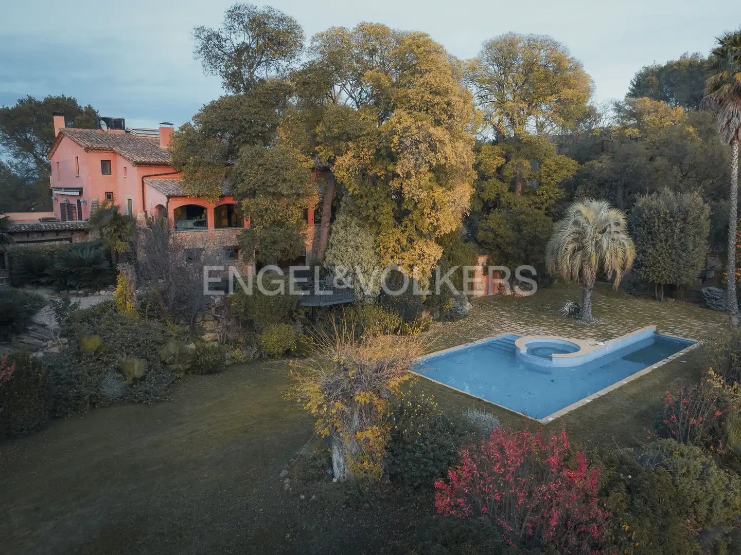 Garden of Buildings for sale in Gelida