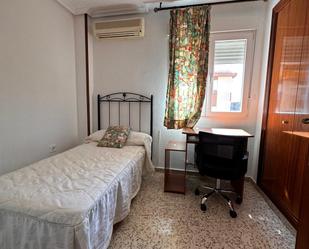 Bedroom of Flat to share in  Jaén Capital  with Air Conditioner and Balcony