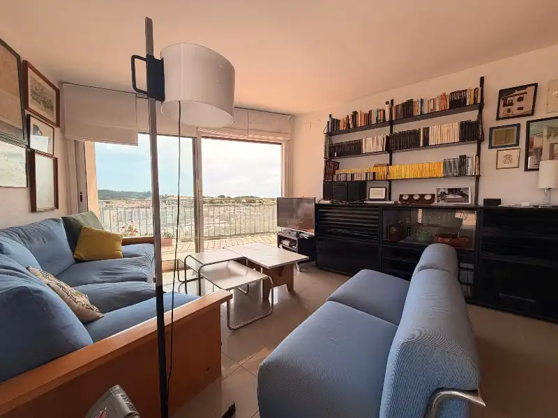 Sala d'estar de Pis en venda en Palamós amb Terrassa, Forn i TV