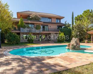 Vista exterior de Casa o xalet en venda en Pozuelo de Alarcón amb Aire condicionat i Calefacció
