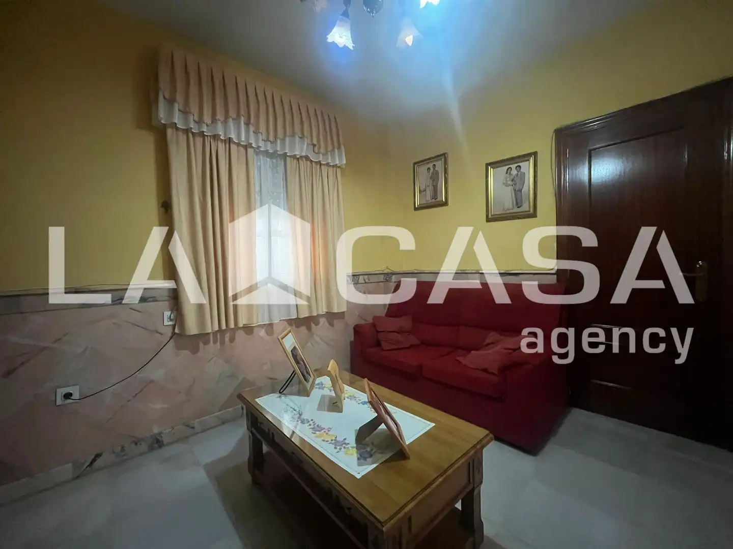 Sala de estar de Casa adosada en venta en Dos Hermanas con Aire acondicionado, Calefacción y Terraza