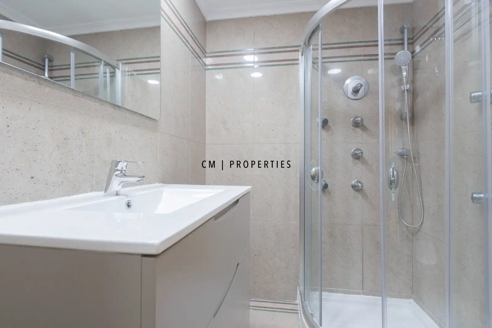 Bathroom of Flat for rent in Valencia  with Air Conditioner, Heating and Storage room