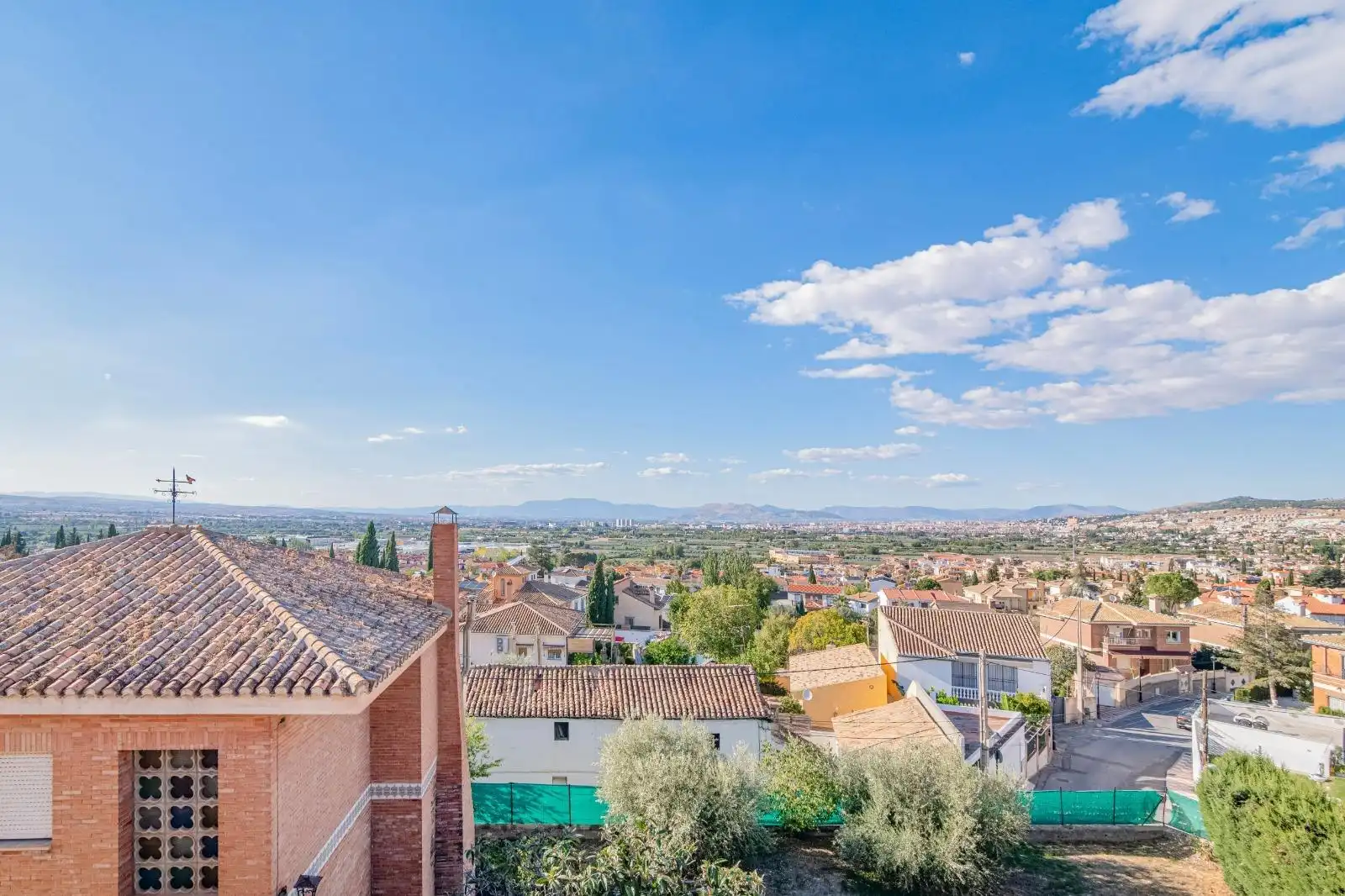 Vista exterior de Casa adosada en venda en Cájar amb Aire condicionat, Calefacció i Terrassa