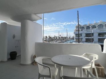 Apartament amb balcó en venda a Puerto Marina
