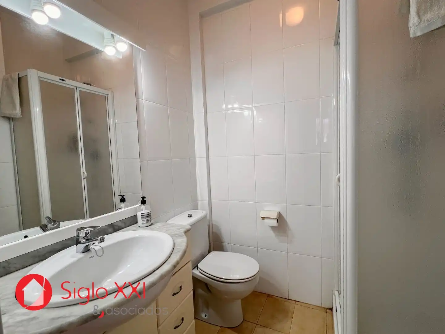 Badezimmer von Einfamilien-Reihenhaus zum Verkauf in Castellón de la Plana / Castelló de la Plana mit Klimaanlage, Heizung und Terrasse