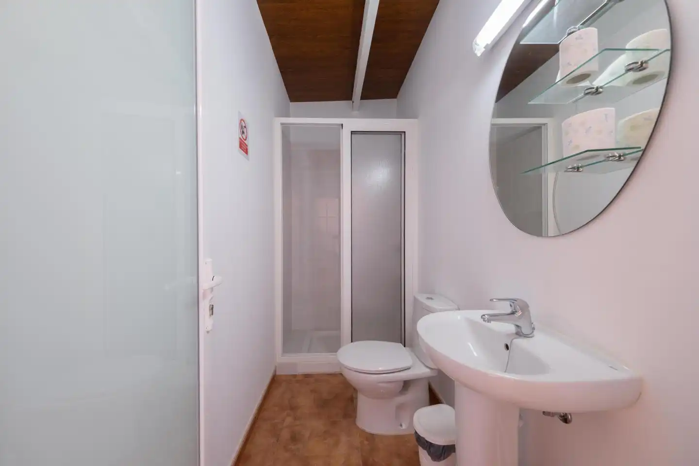 Badezimmer von Fabrikhallen zum Verkauf in Gáldar