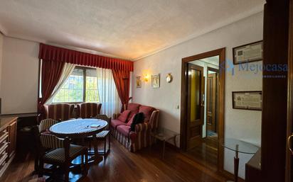 Sala d'estar de Apartament en venda en  Madrid Capital