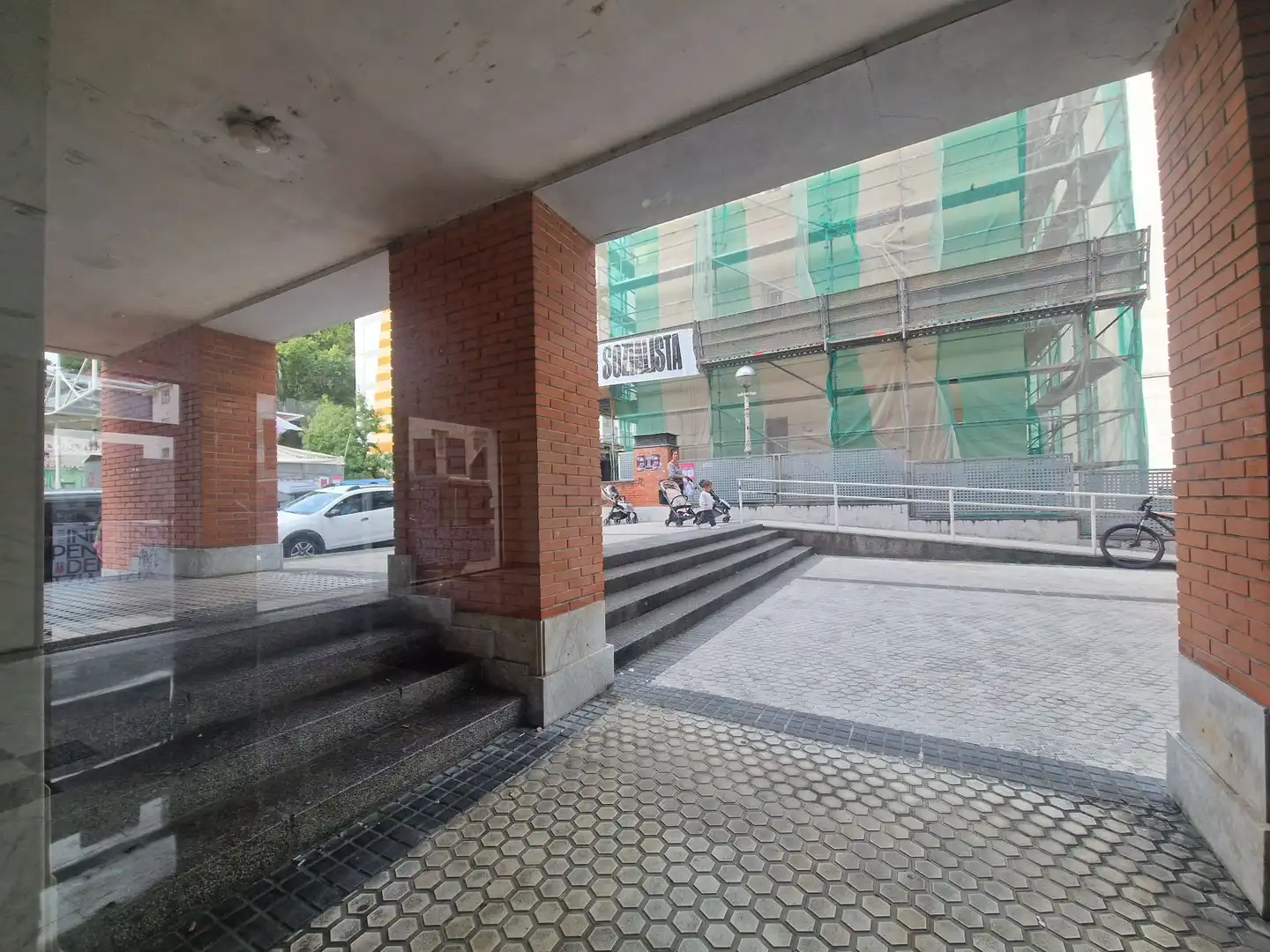 Vista exterior de Local en venta en Egia 