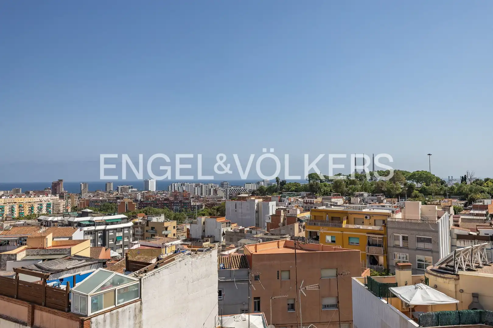 Vista exterior de Àtic en venda en Badalona amb Aire condicionat, Calefacció i Terrassa