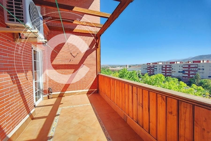 Habitación de Ático de alquiler en  Granada Capital con Aire acondicionado