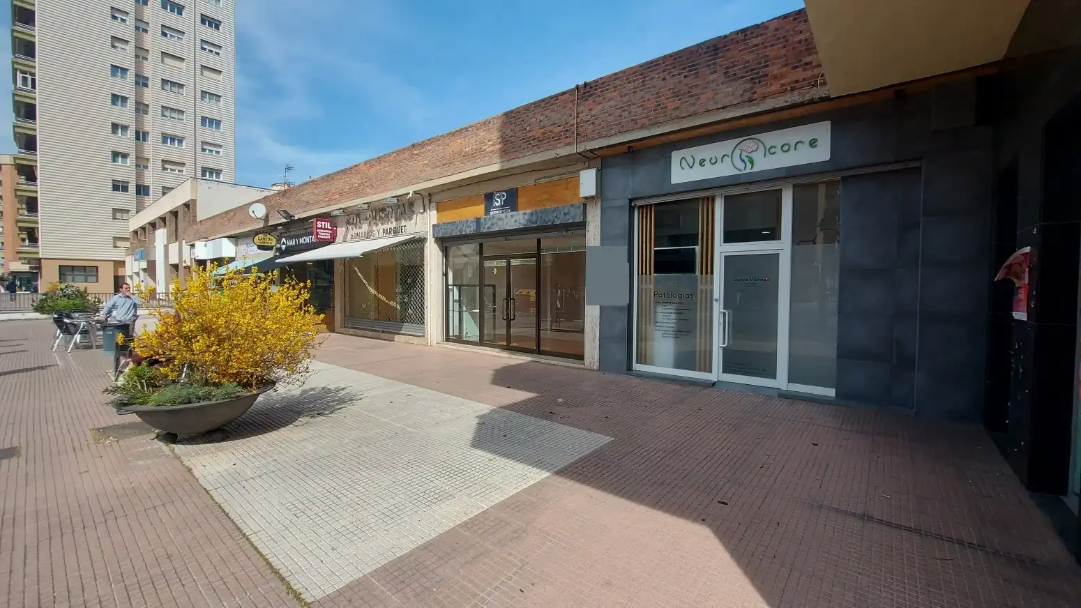 Local de lloguer a Avenida Solidaridad, Residencia